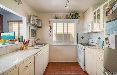 Apt A - The Kitchen comes complete with Double Sin