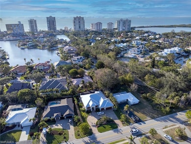 4851 Crayton Rd, Naples, FL 34103 - photo 7