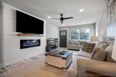 557 W 149th St, Glenpool, OK 74033 - photo 4