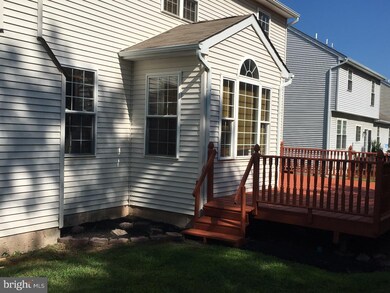 1046 Fallbrook Ln, Pottstown, PA 19464 - photo 2