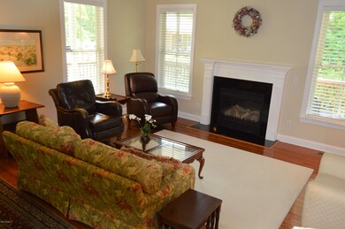 808 Whrens St, Burgaw, NC 28425 - photo 3