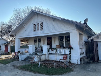 325 N 5th St, Okemah, OK 74859 - photo 2