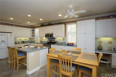 Bright and spacious kitchen with nook area and kit