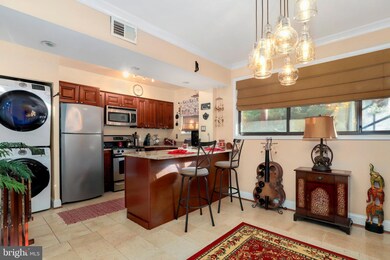 236 W Taylor Run Pkwy unit 2, Alexandria, VA 22314 - photo 6