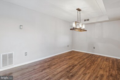 122 Roberts Ln unit 300, Alexandria, VA 22314 - photo 7