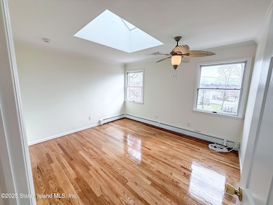 40 Woodvale Loop unit 2nd Flr, Staten Island, NY 10309 - photo 4