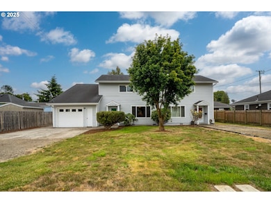 1009/1011 Grove Ave unit 1009-11, Tillamook, OR 97141 - photo 2