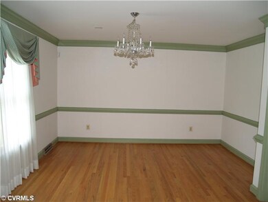 Dining Room - Formal Dining Room