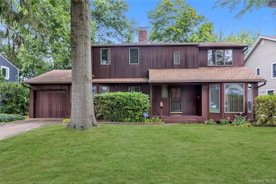 87 Hillturn Ln, Roslyn Heights, NY 11577 - photo 2