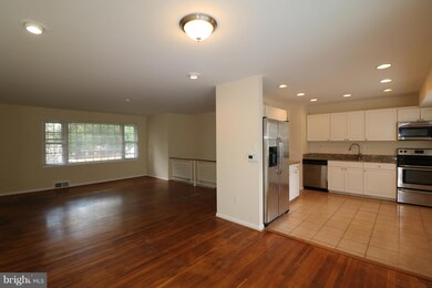 14305 Blackmon Dr, Rockville, MD 20853 - photo 3