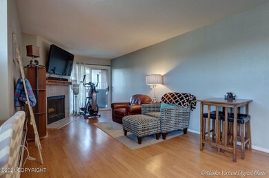 06 Living Room 1