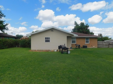 605 Hillcrest Dr, Guymon, OK 73942 - photo 2