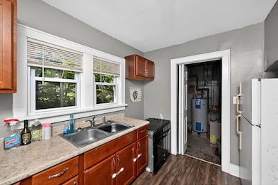 112 W 13th St, La Porte, IN 46350 - photo 4