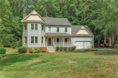 Gorgeous Victorian home located in Woodlake! Walk-