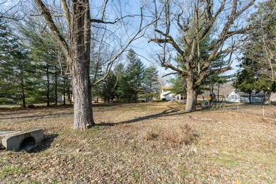LARGE SIDE YARD