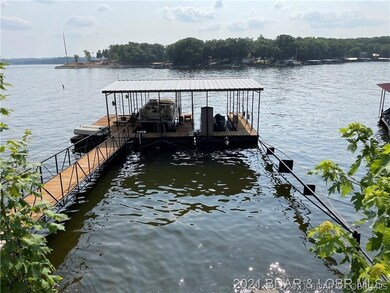 2-Well Dock with Stiff Arm