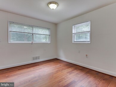 5613 Monroe St, Hyattsville, MD 20784 - photo 6