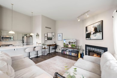 654 Geneva National Ave N-18