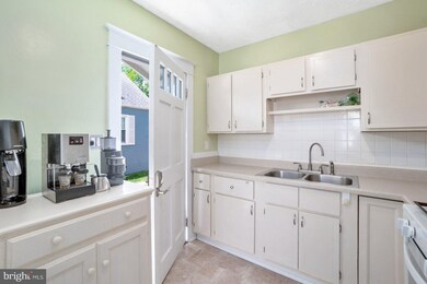 1106 Bay Ridge Ave, Annapolis, MD 21403 - photo 2