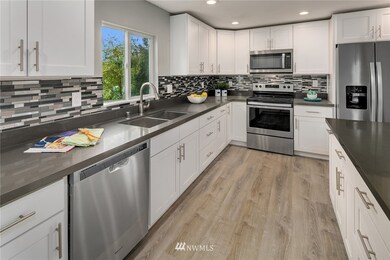 Gorgeous, brand new kitchen with quartz countertops and all the modern amenities