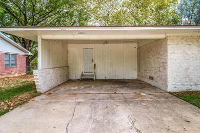 1308 Magnolia St, Gainesville, TX 76240 - photo 4