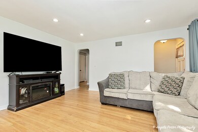 1502 Alexander Ct, Waukegan, IL 60085 - photo 3