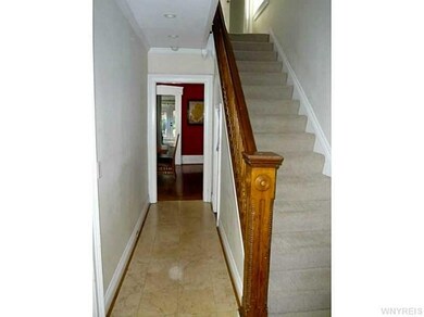 Foyer.