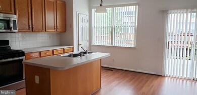 2566 James Madison Cir, Herndon, VA 20171 - photo 6