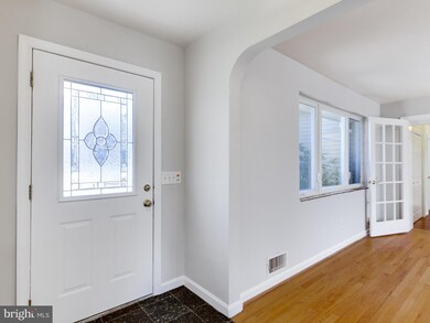 1442 Oakview Dr, McLean, VA 22101 - photo 3