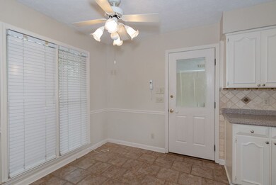Door to kitchen from garage
