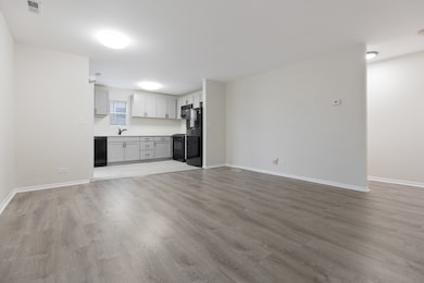 unlisted-address, Streamwood, IL 60107 - photo 5