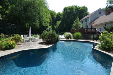 143 Weaver St pool DSC_0067