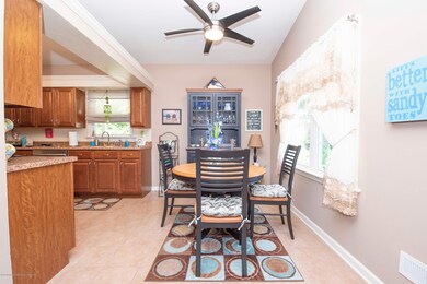 42 Hazlet Dining room