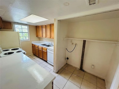 2769 L B McLeod Rd unit D, Orlando, FL 32805 - photo 2