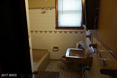 721 Clover Ave, Essex, MD 21221 - photo 3