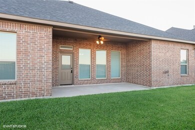 Spacious covered patio for relaxing or entertaining!