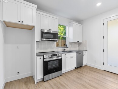 8484 N Willamette Blvd unit 1, Portland, OR 97203 - photo 3