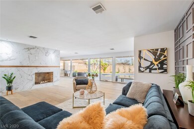 1601 Houssels Avenue, Las Vegas, NV  89104.  Livin