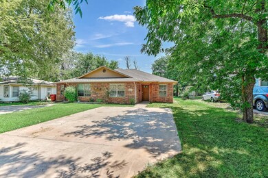 1110 N Main St, Bonham, TX 75418 - photo 3