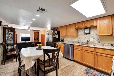 Eat-In Kitchen