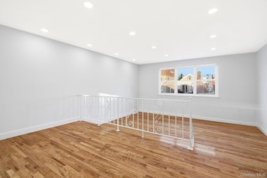 278 Balcom Ave, Bronx, NY 10465 - photo 5