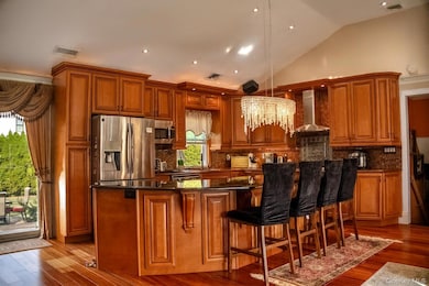 16 Tudor Rd, Hicksville, NY 11801 - photo 4