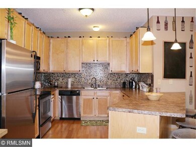 Gourmet kitchen with Snack Bar