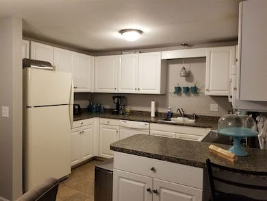 7 Highland Green Ln unit 7, MerriMacK, NH 03054 - photo 4