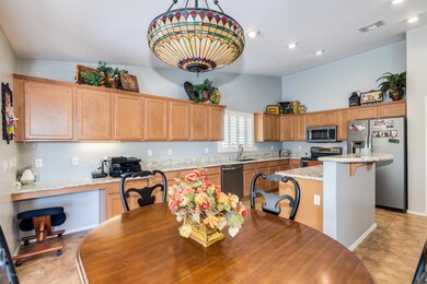 Large Eat-in Kitchen