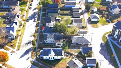 1756 Mallory St SW, Cedar Rapids, IA 52404 - photo 2