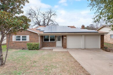 1117 Irwin Dr, Hurst, TX 76053 - photo 2