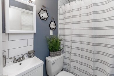 527 N Tipton Place, Reidsville, NC 27320 - photo 7