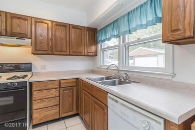 2912 48th St, Des Moines, IA 50310 - photo 5