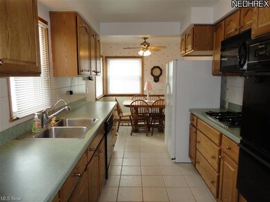 1857 Braeburn Park Dr, Euclid, OH 44117 - photo 4